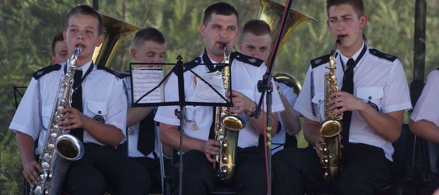 ilustracja do treści / Młodzieżowa Orkiestra Dęta przy OSP w Płośnicy (występ w Działdowie, 8 czerwca 2014)