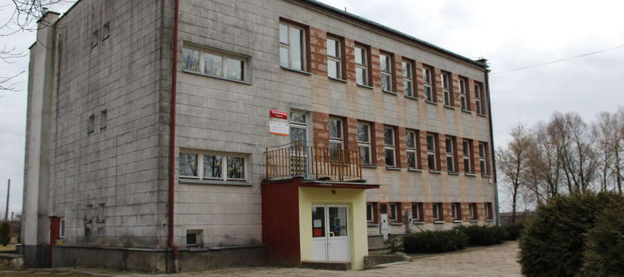 Zadbana i dobrze zarządzana szkoła w Bobrach została wytypowana do likwidacji