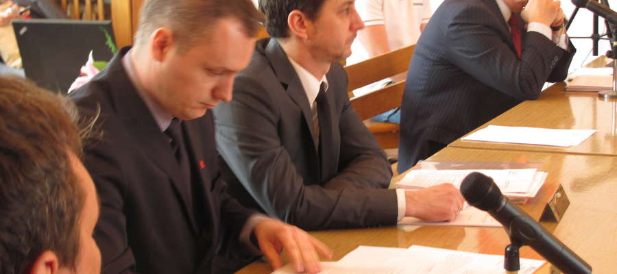 Andrzej Drozdowski (w środku) jest nowym radnym Rady Miejskiej w Braniewie