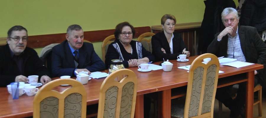 Gościem sesji w Suszu był prezes Zakładu Usług Komunalnych w Suszu Bolesław Niemkiewicz (na zdjęciu pierwszy z prawej)