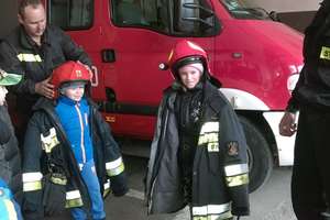 Maluchy z „czternastki” z wizytą u strażaków