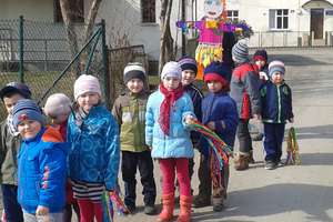  Przedszkolaki z Lelkowa powitały wiosnę