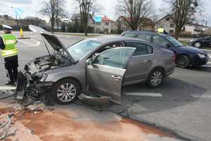 Wypadek na wjeździe do Ostródy. Śmigłowiec zabrał ranną do szpitala w Olsztynie