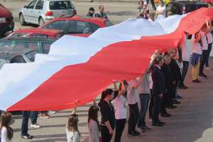 Gimnazjaliści z Jedynki przypomnieli o Święcie Flagi