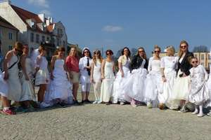 Pobiegły w sukniach ślubnych przeciwko białaczce