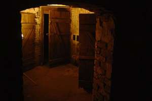 Więzienia z czasów II wojny światowej odkryto w piwnicach w Prostkach