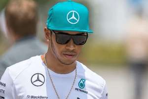 Hamilton najlepszy w kwalifikacjach w Szanghaju. "Rosberg ma prawo być rozczarowany"