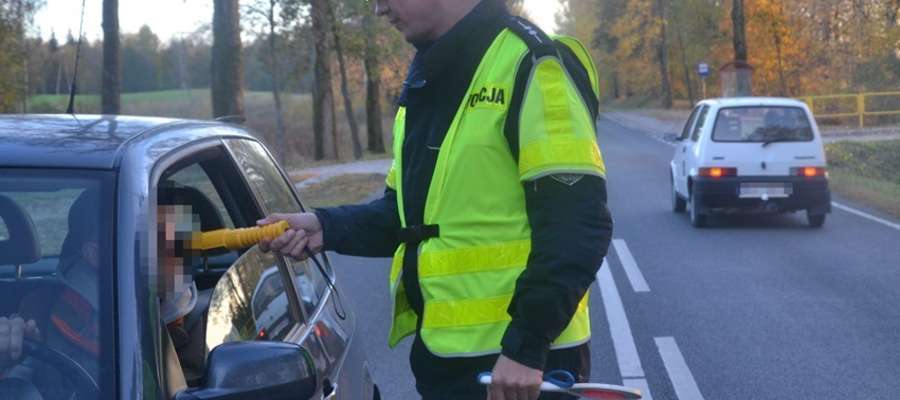 Policja kontroluje stan trzeźwości kierowców na naszych drogach 