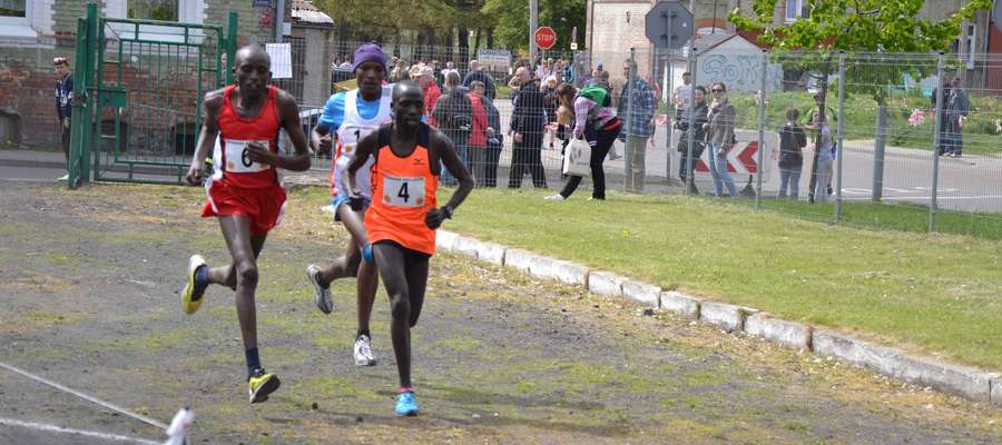 Przed rokiem w biegu głównym triumfowali biegacze z Afryki