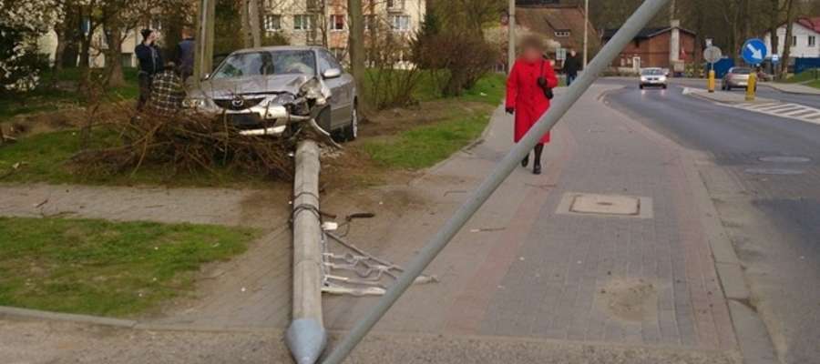 Ostatni incydent, którego "ofiarą" była latarnia miejska zdarzył się przy ul. Kościuszki w Iławie