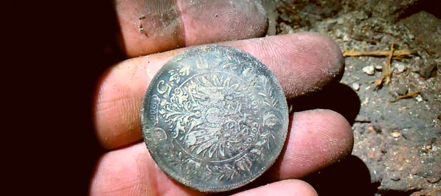 Jedna z monet znalezionych podczas prac ziemnych przy drodze Bajdyty - Łędławki.