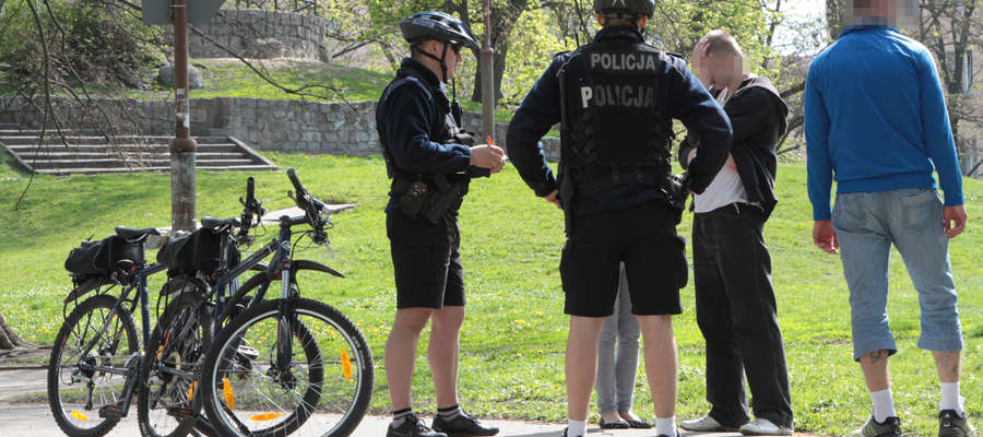 Dzisiaj po raz pierwszy w tym roku policjanci na rowerach patrolowali Park Planty
