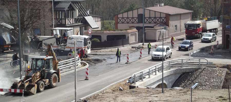 Obecnie modernizowane jest skrzyżowanie ul. Męczenników, Wolności i Mławskiej. Wjazd na ul. Wolności jest tu zamknięty 