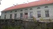 Pałac w Rybnie: wspomnienia pod liszajem czasu
