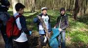 Uczniowie z iławskiej "czwórki" wysprzątali teren wokół ścieżki nad jeziorem Silm 