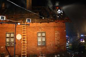 Siedem osób straciło dach nad głową w pożarze domu 