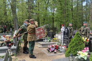 Odsłonięto pomnik powstańca warszawskiego na lidzbarskim cmentarzu