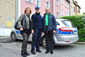 Obywatel Niemiec przyjechał na komendę, by podziękować policjantce za przeprowadzoną kontrolę drogową