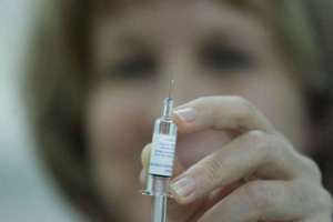 Antyszczepionkowcy otwierają szampana: Likwidacja obowiązkowych szczepień zostaje w Sejmie
