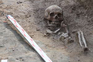 Kolejne ludzkie kości odkryte w centrum Olsztyna. Film i zdjęcia!