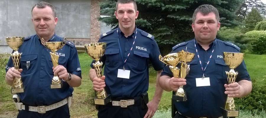 Mł. asp. Witold Habant (pierwszy z lewej) reprezentował iławską komendę policji w Wojewódzkim Finale Konkursu „ Policjant Ruchu Drogowego 2015”