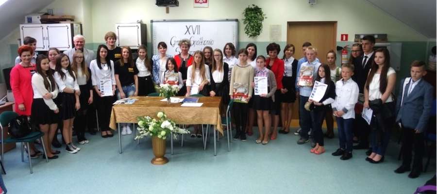 Uczestnicy XVII Gminnych Spotkań Samorządowych w szkole w Gwiździnach 