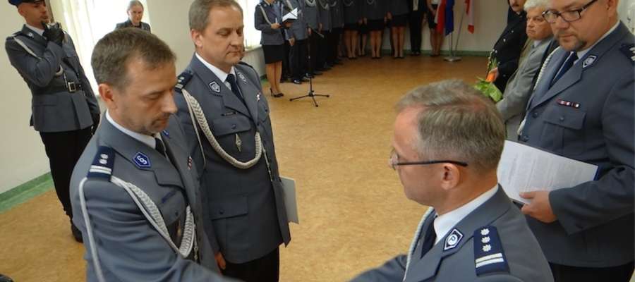 Gratulacje od komendanta wojewódzkiego policji dla obu nowych komendantów
