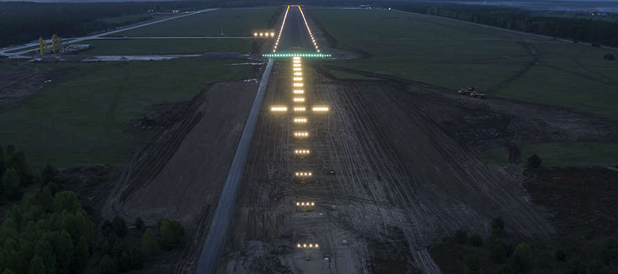 Test oświetlenia nawigacyjnego na podejściu do lądowania i drodze startowej w Porcie Lotniczym Olsztyn-Mazury