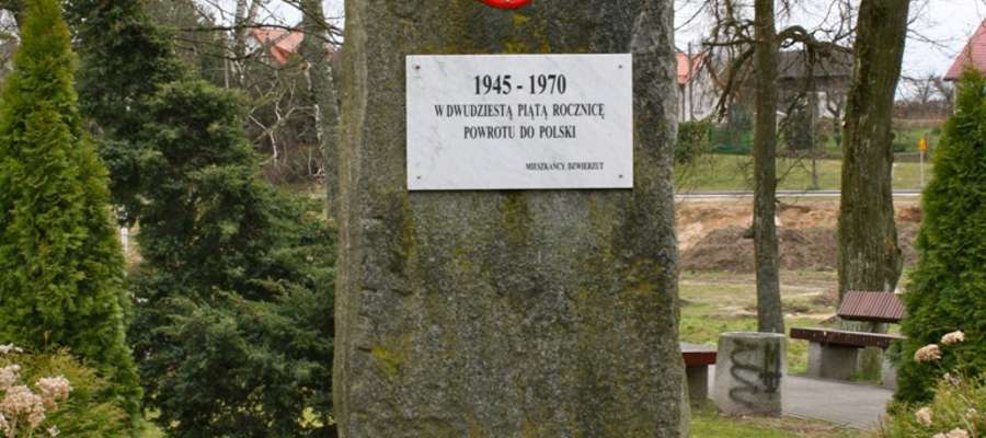 Pomnik poległych w Dźwierzutach