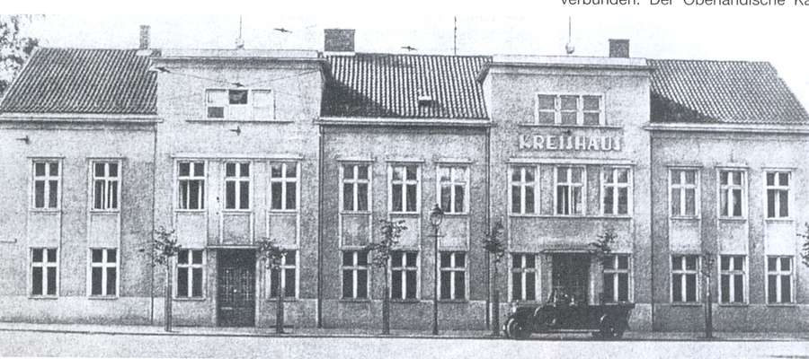 
Siedziba Starostwa Powiatowego w latach trzydziestych XX wieku. Znajdowała się przy obecnym placu Grunwaldzkim. Dzisiaj jest tutaj stacja benzynowa