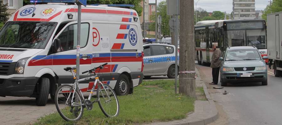 Rowerzysta nieprawidłowo przejeżdżał przez pasy na ul. Dworcowej w Olsztynie