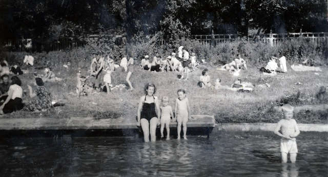 Kąpielisko przy ul. Spacerowej przez lata służyło kolejnym pokoleniom elblążan. Tutaj zdjęcie z przełomu lat 50/60 