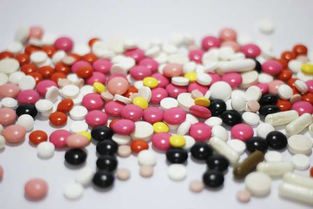 Łatwo je kupić i się uzależnić - leki przeciwbólowe prawie jak narkotyki - full image