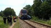 Pociąg staranował furgonetkę na niestrzeżonym przejeździe w Łodzi. Zginęły dwie osoby