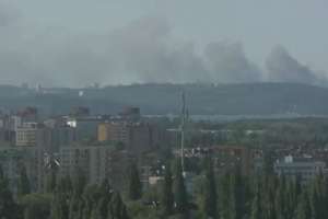 Kłęby dymu nad Gdynią. Pożar w Stoczni Marynarki Wojennej