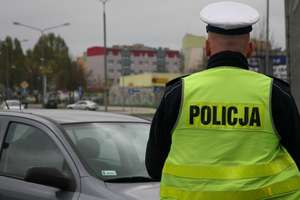 ,,Zaradna" mławianka za kółkiem. Zakrywała tablice i kierowała wbrew zakazowi