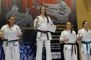 Nasze dziewczyny zawojowały Wiedeń. Dwa medale mistrzostw Austrii w karate