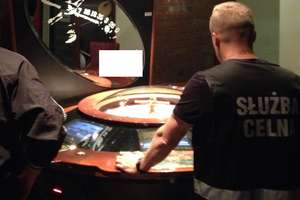 Celnicy i policjanci zlikwidowali nielegalne kasyno gry w Elblągu