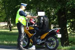 Policyjne kontrole motocyklistów - ranny rowerzysta. Weekend na drogach