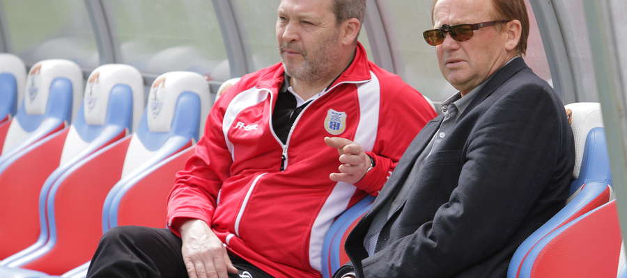 - Nie wolno nam wykonać ani jednego pochopnego ruchu - mówi, myśląc już o kolejnym sezonie, trener Mirosław Jabłoński (z prawej).