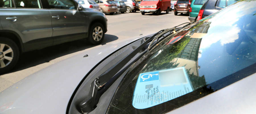 Od dziś obowiązują tylko nowe karty parkingowe, nawet te bezterminowe są nieważne