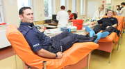 Policjanci dali się ukłuć. Ty też możesz dołączyć do naszego klubu!