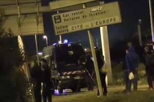 Imigranci szturmują eurotunel. Francja wysyła posiłki do Calais