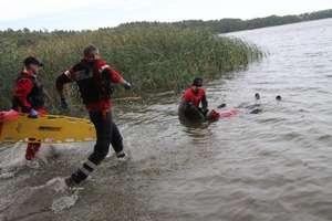 Turyści znaleźli ciało dryfujące w jeziorze Ruda Woda