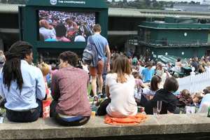 Nie upijać się, seks uprawiać po cichu - dobre rady dla kibiców na Wimbledonie