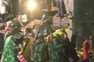 143 ofiary katastrofy wojskowego samolotu w Indonezji