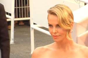 Charlize Theron zaprosiła Baraka Obamę do klubu ze striptizem 