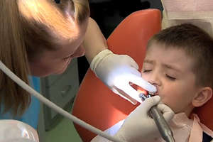 "Chcemy powrotu dentystów do szkół". Ponad 85 proc. 6-latków ma próchnicę