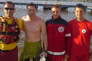 Drugi pływak opłynął Jeziorak. Tomasz Chwaliszewski dokonał tego w 14 godzin