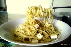 Spaghetti aglio e olio, czyli spaghetti z czosnkiem i oliwą
